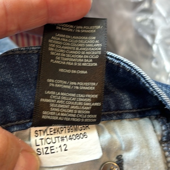 (T3) Kut from the Kloth®
Catherine High-Rise Fab Ab
Boyfriend Jeans, size 10/12 - Picture 16 of 16